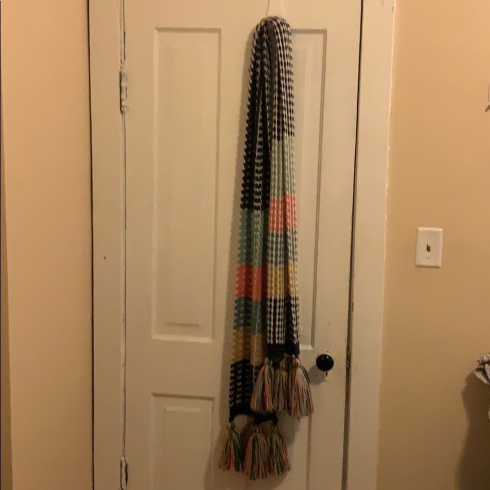 Striped fluffy scarf